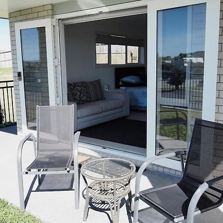 Paradise On The Sand Hotel Whakatane Exterior photo