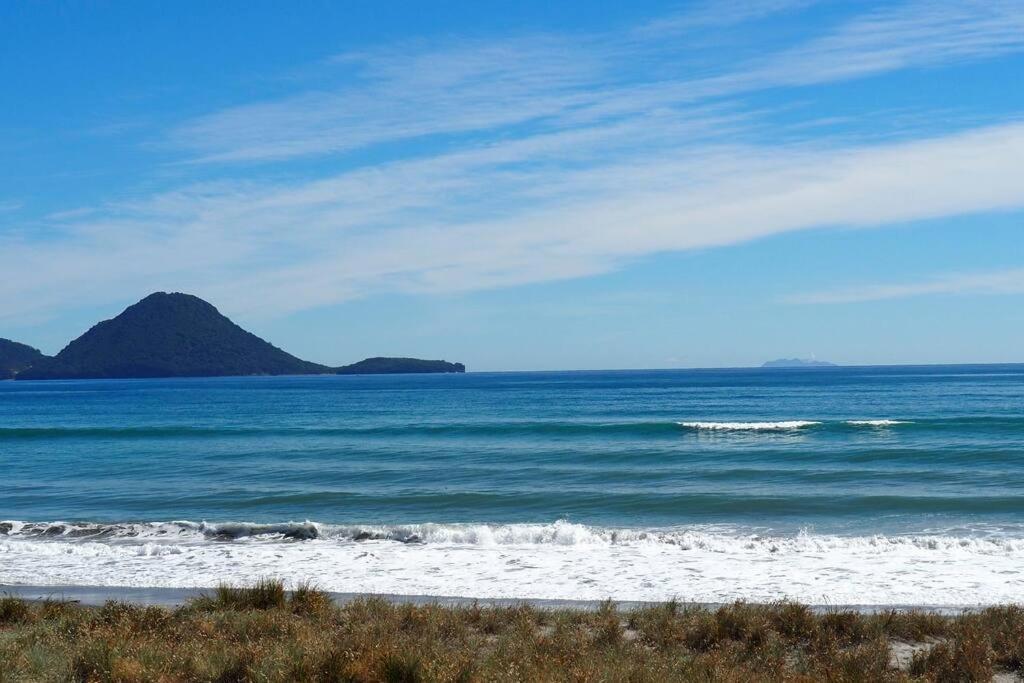 Paradise On The Sand Hotel Whakatane Exterior photo